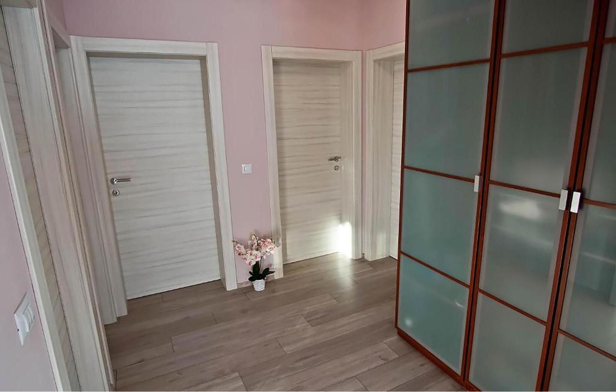 Stunning In With Wifi Apartman Pula